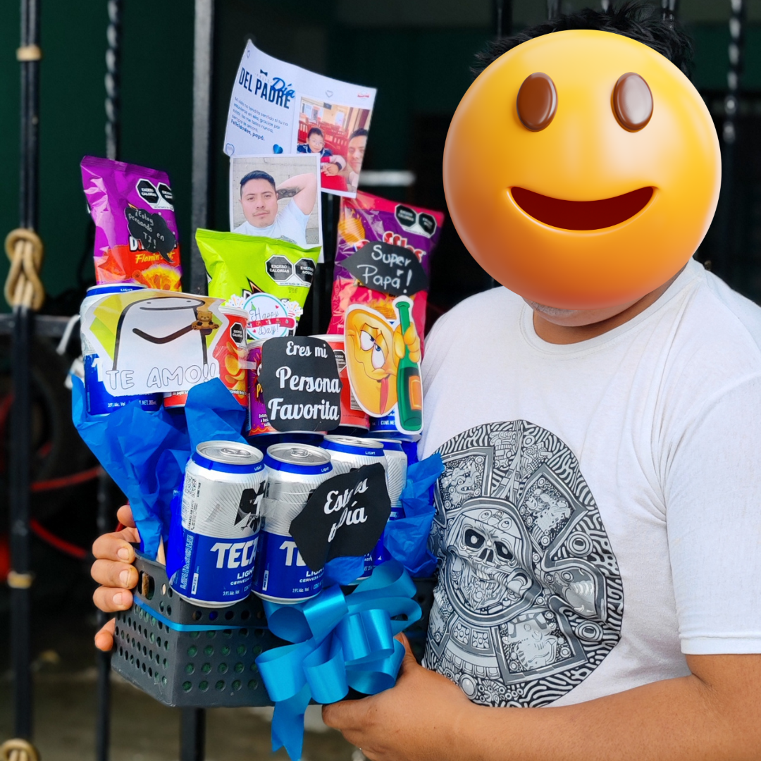 Cliente feliz con su sorpresa Happy Day